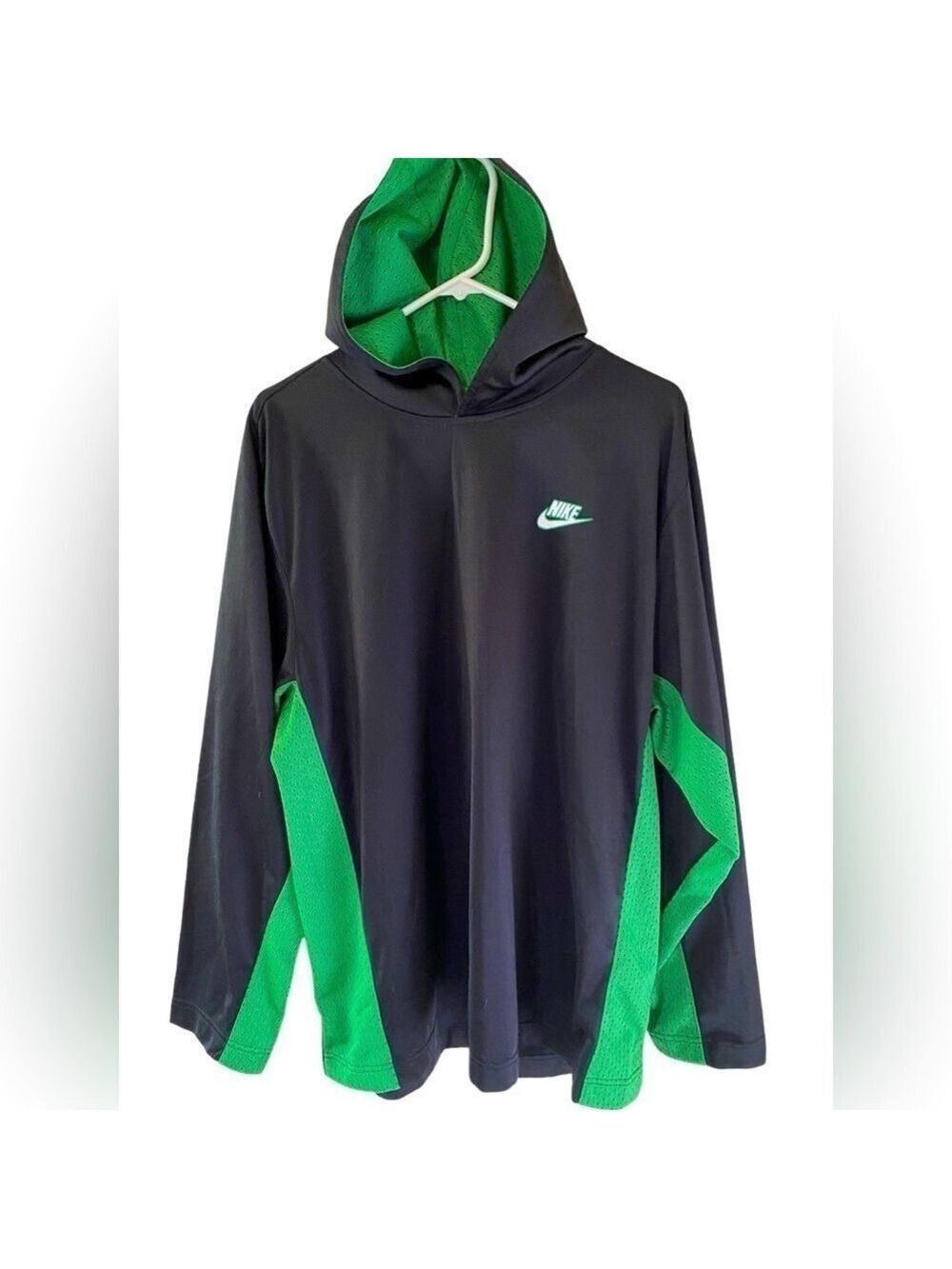 Nike-Large RARE Vintage 2000's w/Nike Gray
Label/Hoodie/Embroidered Nike. EUC!